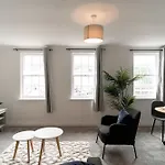 Bright 1 Bed Harbour-side In *