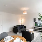 Bright 1 Bed Harbour-side In Apartment