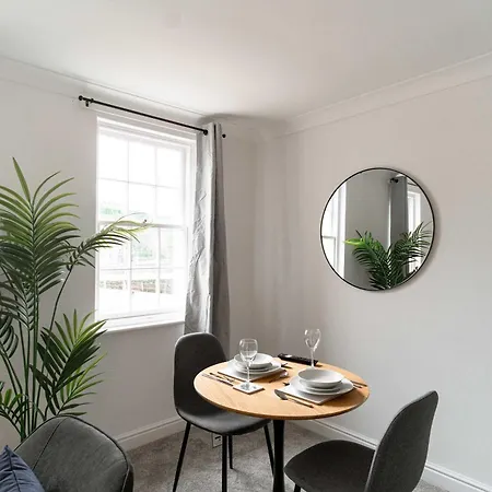 Bright 1 Bed Harbour-side In Apartment