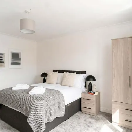 Bright 1 Bed Harbour-side In