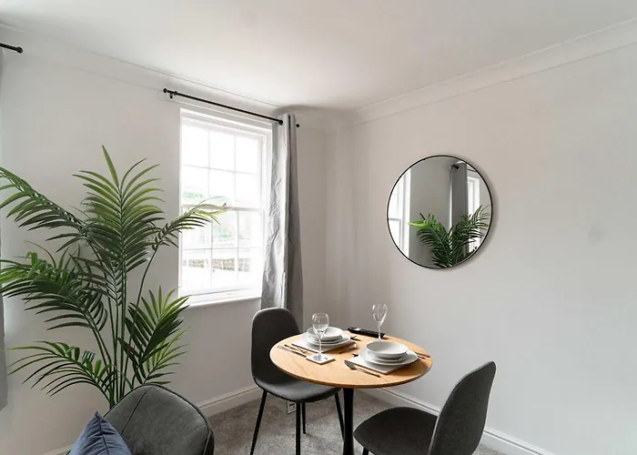 Bright 1 Bed Harbour-side In Apartment