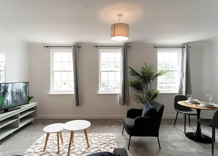 Bright 1 Bed Harbour-side In *